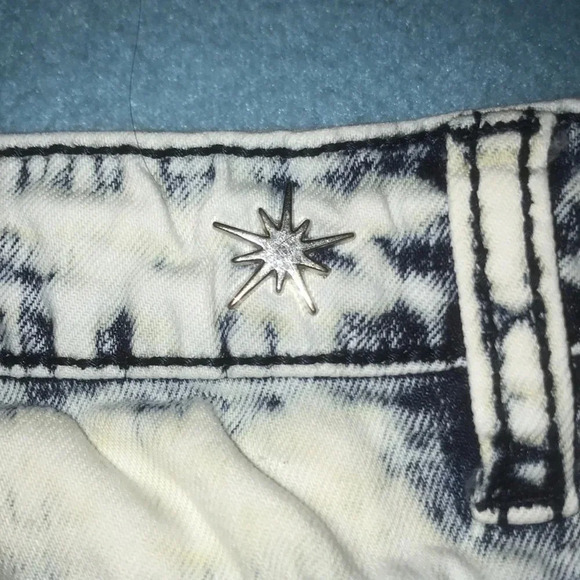 CRAVE FAME by Almost Famous High waisted distress straight leg acid wash size 9 - Picture 5 of 9
